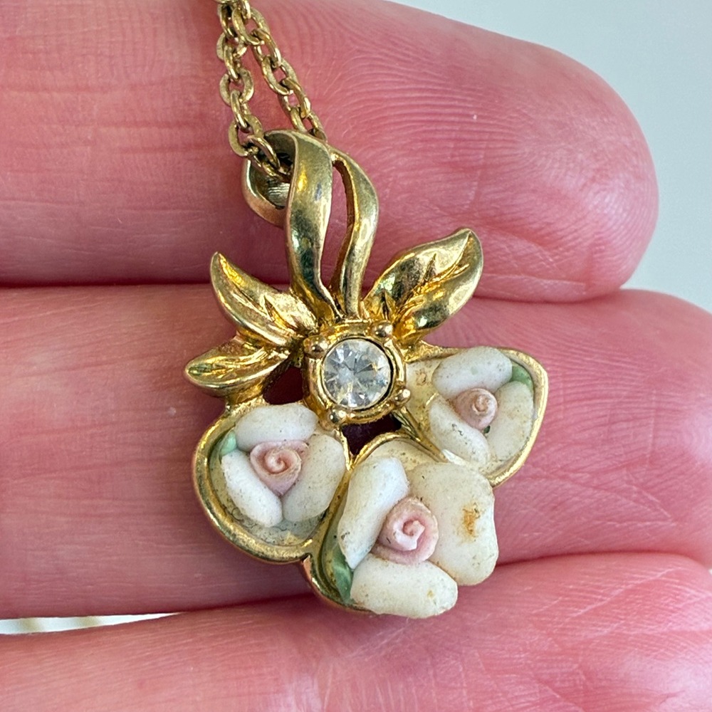 Vintage Gold Tone Necklace Avon Floral Porcelain Rose Rhinestone Pendant Classic